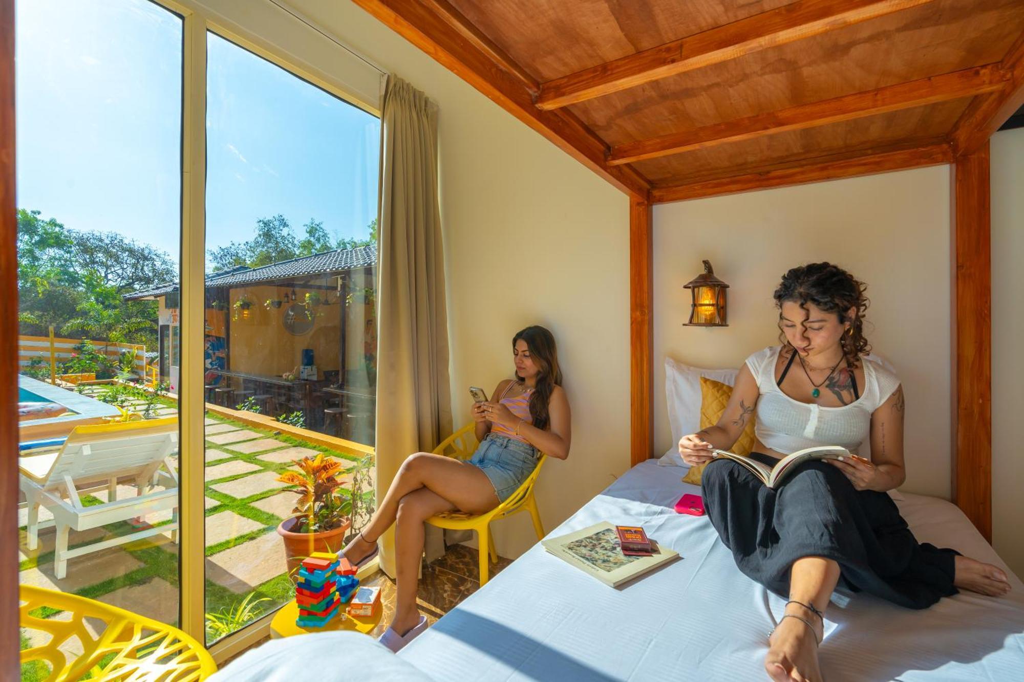 The Social Stays Goa, Morjim Formerly Artbuzz ภายนอก รูปภาพ